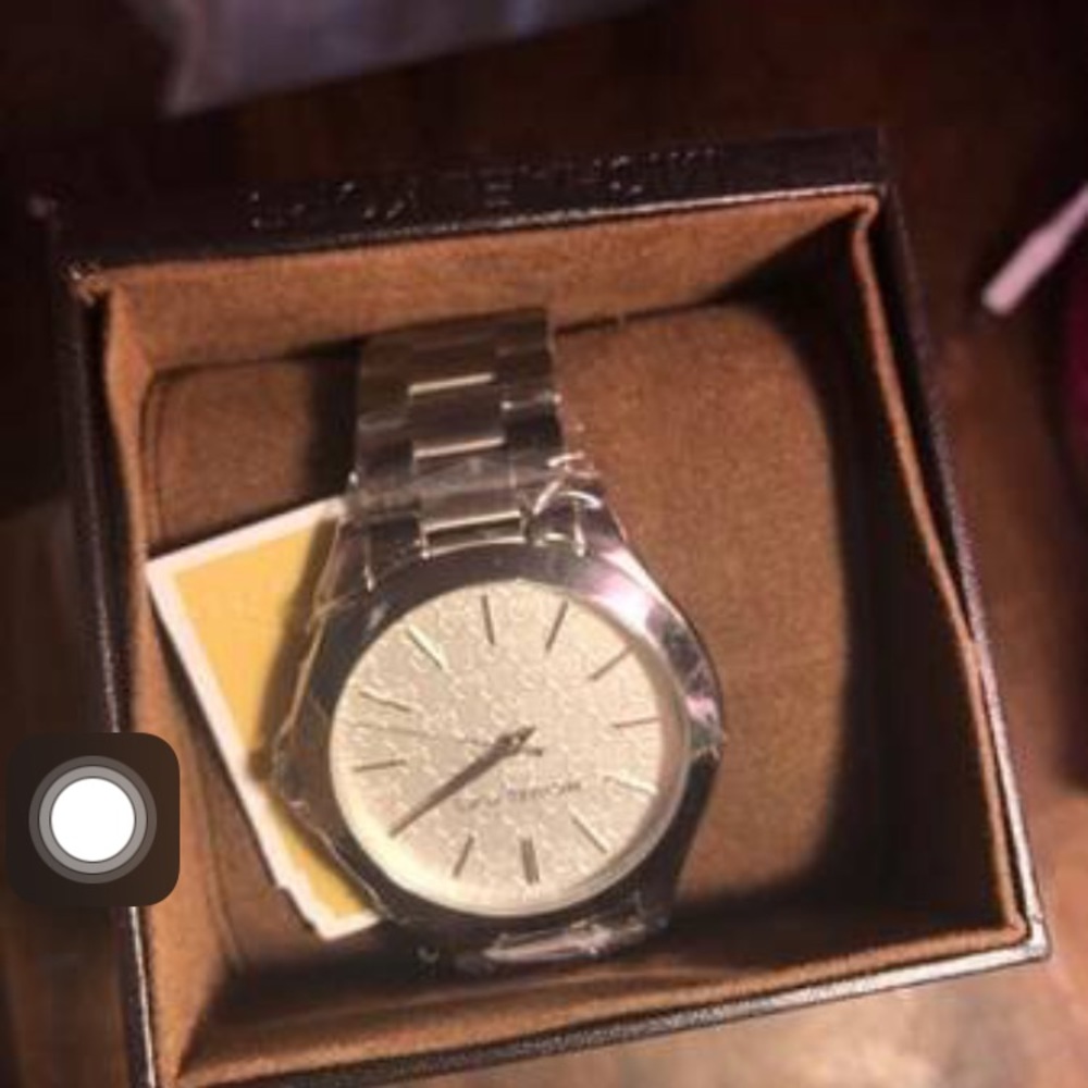 watch - Picture 2 of 2